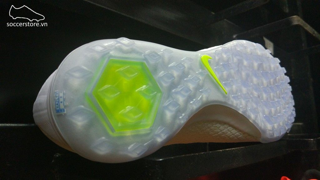 nike hypervenom phantomx iii pro tf